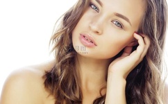 他缓慢而有力的往里挺L